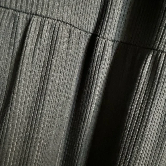 Black halter top, ribbed maxi dress - Picture 9 of 11